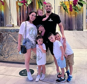 Sofia Whittaker with her husband Robert Whittaker and kids 