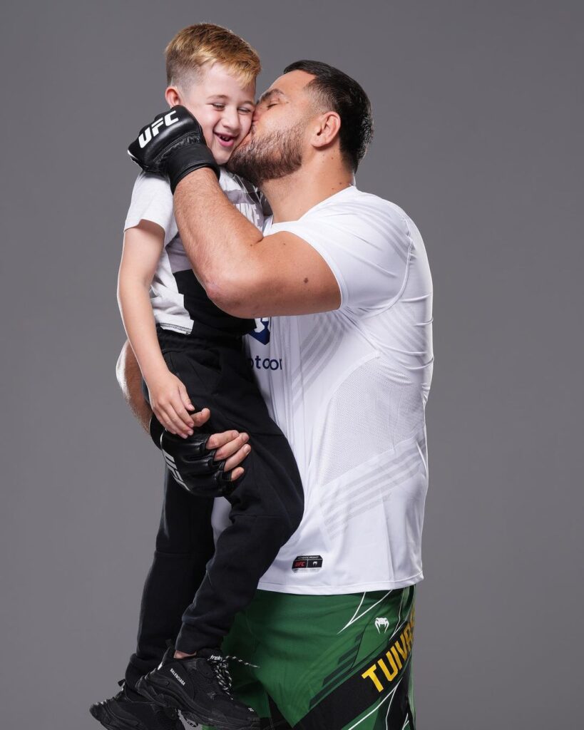 Tai Tuivasa kissing his son Carter Tuivasa